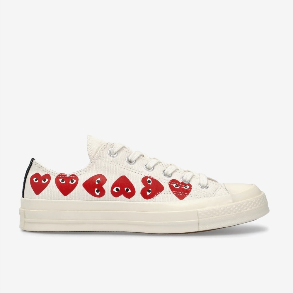PLAY CONVERSE
Multi Red Heart Chuck Taylor All Star ’70 Low Sneakers
White